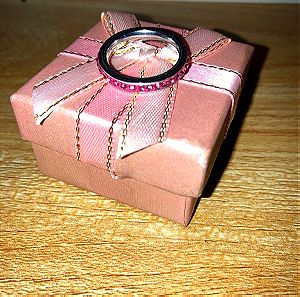 Ασυμι δαχτυλίδι με ροζ στρασακια