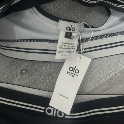 Alo Yoga Set new, size M, black and white