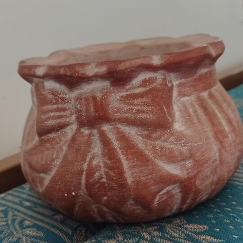 Terracotta flowerpots like new, handmade with embossed bow