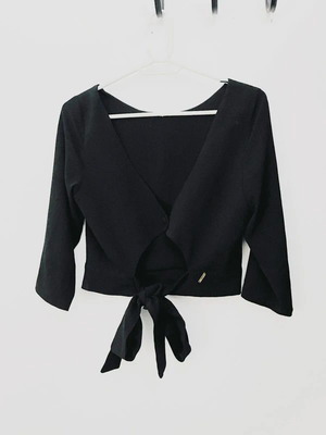 BSB black wrap blouse crop like new, size XL