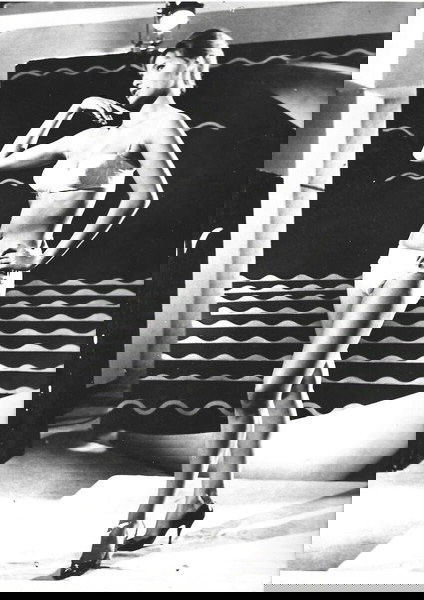 ΣΤΟ ΠΕΖΟΔΡΟΜΙΟ ΤΟΥ ΠΑΡΙΣΙΟΥ -PAVE DE PARIS ΦΩΤΟΓΡΑΦΙΑ ΑΠΟ ΤΗN TΑΙΝΙΑ ΜΕ ΤΗΝ ΑΦΘΑΣΤΗ DANIELLΕ GAUBERT