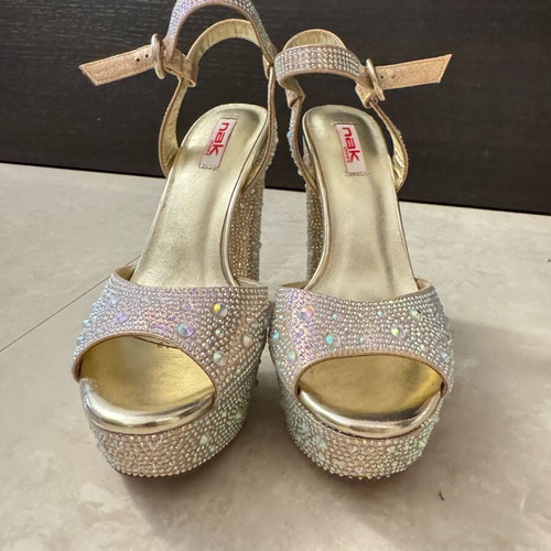 Nak sandals full of rhinestones new, gold, size 37, 14 cm heel
