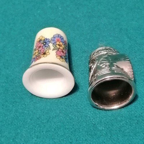 Collectible thimbles like new, set of 2 pieces