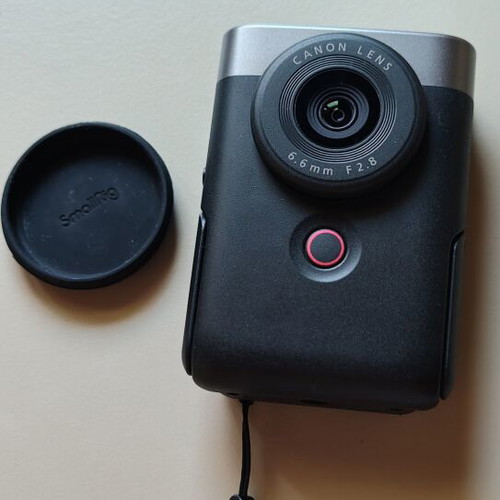 Canon PowerShot V10 4K UHD Vlogging Camera like new, silver