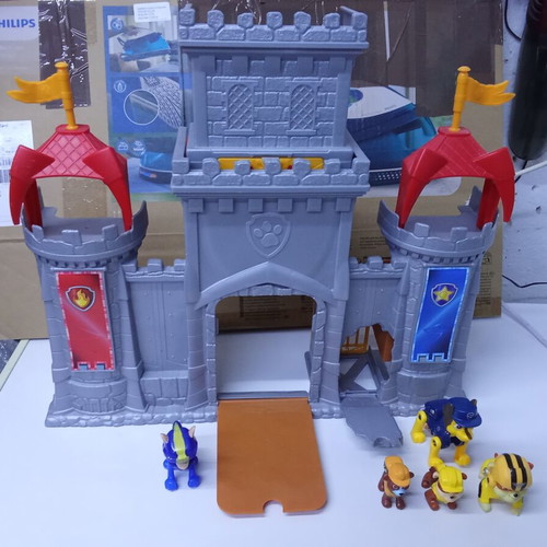 Paw Patrol Rescue Knights Castle HQ playset used with 5 extra figures
