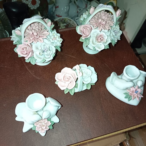 Porcelain rose set with resin flowers, like new