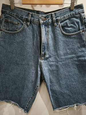 No Thinkin women's bermuda shorts new, size 42