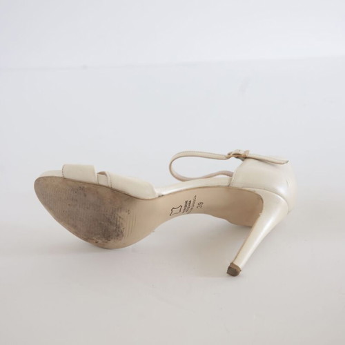 Mark Milan women's sandals size 39, white