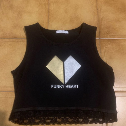 Sleeveless shirt used, black crop top with lace, size 164 cm, age 14