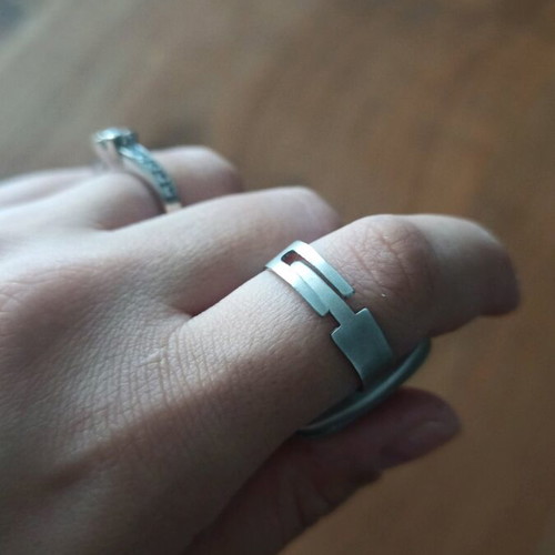 Adjustable ring silver with gray stone new