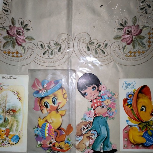 Vintage Easter cards new with holder for decor