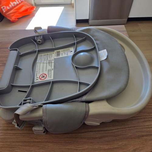 Kikkaboo Portable Folding Baby Seat like new