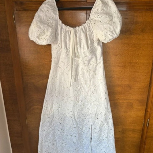 White guipure dress like new, comfortable romantic