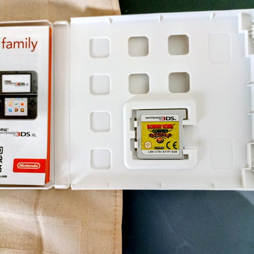 Donkey Kong Country Returns 3D Nintendo 3DS game like new