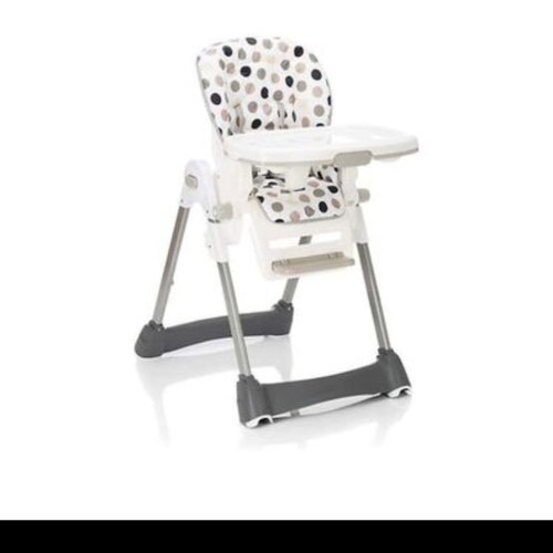 Baby feeding chair like new with 3 back levels and 4 height levels