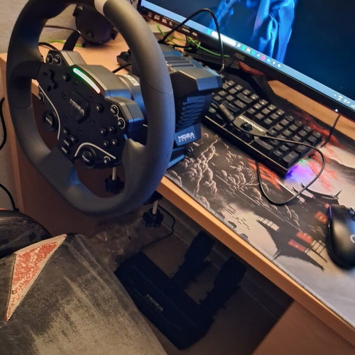 Moza R3 Bundle gaming steering wheel with pedals and box