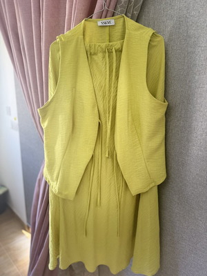 Xxlove set like new, size 1 fits up to XL, yellow