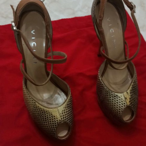 Vicini leather heels beige new, size 38