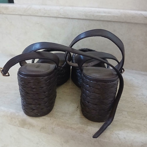 Brown platform sandals like new, size 37