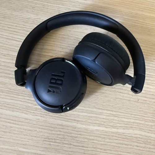 JBL Tune570BT headphones like new