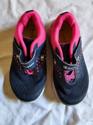 Champion kids' athletic shoes used, size 26