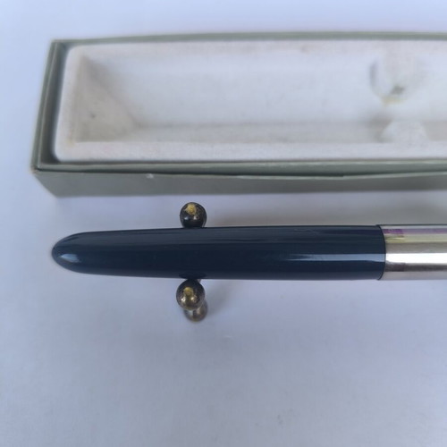 Parker 21 fountain pen made in USA, blue resin and stainless steel cap