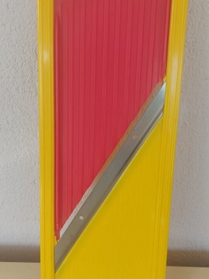 Vegetable slicer two-level like new