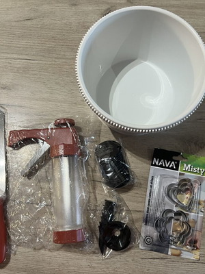 NAVA Misty cookie press with 16 cutters and 6 decorating nozzles, new