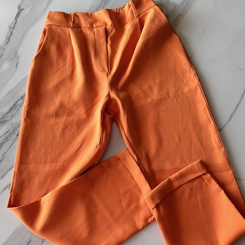 Orange pants size M, worn twice, like new