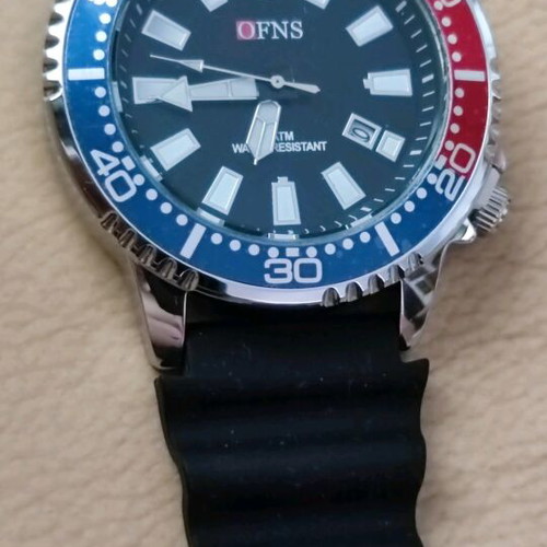 Men's quartz watch new with two-tone bezel and silicone strap