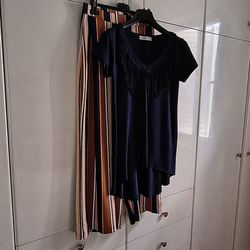 Anel Set with Blue Short-Sleeve Top and Striped High-Waisted Culottes like new