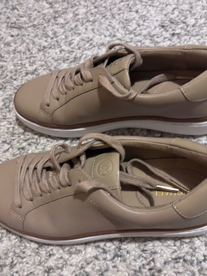 Michael Kors sneakers δερμάτινα, λίγες φορές φορεμένα, nude απόχρωση