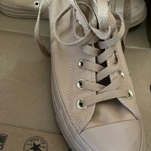 Converse beige boots with gold detail like new