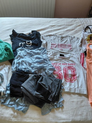 T-shirts, leggings and shirt used, medium size, black and white