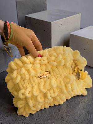 Puffy Τσάντα Lemon καινούργια, χειροποίητη πλεκτή με μπρελόκ και φόδρα