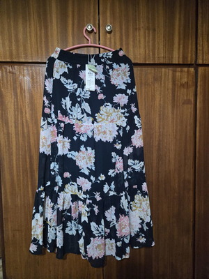 Only floral skirt, size XS fitting up to M, new with tag