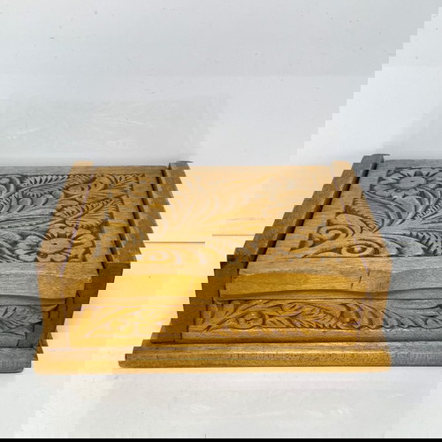 Стара дървена резбована орнаментална кутия за съхранение като нова