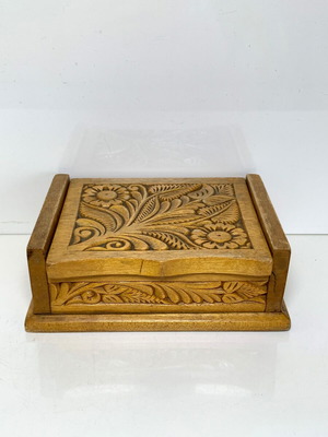 Стара дървена резбована орнаментална кутия за съхранение като нова