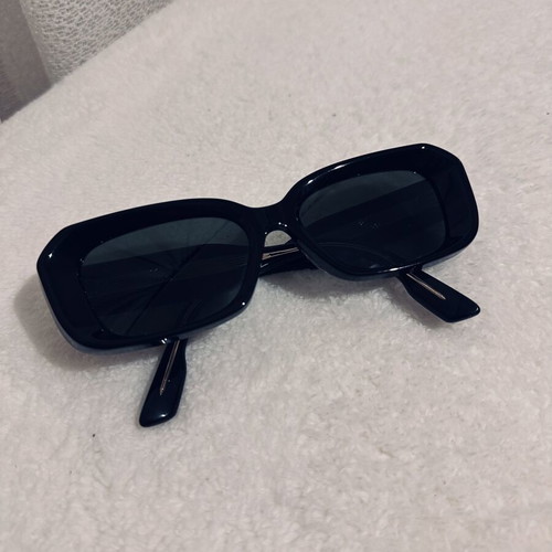 Gucci sunglasses like new, black and gold
