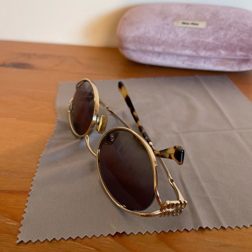 Miu Miu 52YS sunglasses like new, gold color