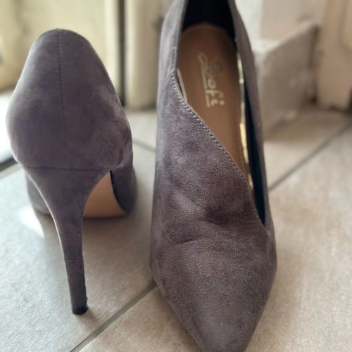 Gray pumps used with 10cm heel, size 38