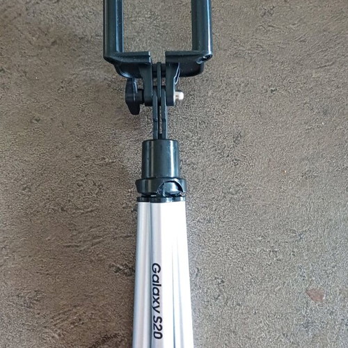 Samsung S20 tripod like new, premium support for smartphone and streaming