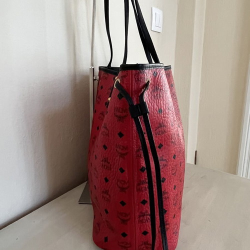 MCM Anya shoulder bag like new, red