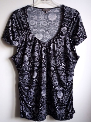 Katies blouse XL like new, black and white