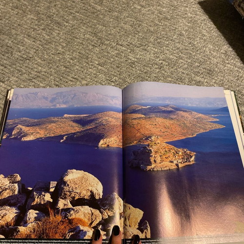 Globus 12 book like new