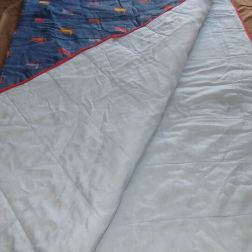 Sleeping bag with zipper, single