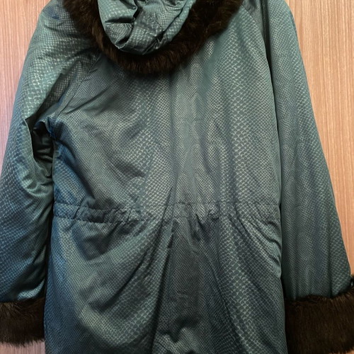 Women's jacket used green cypress with fur