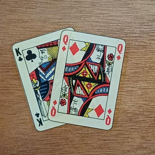 Vintage Poker Set with 314 Catalin Chips in Walnut Case mint condition