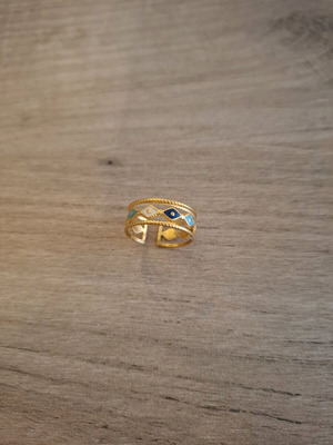 Steel ring in gold color new with shapes