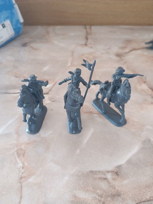 Set of 3 American Civil War soldier figures, mounted